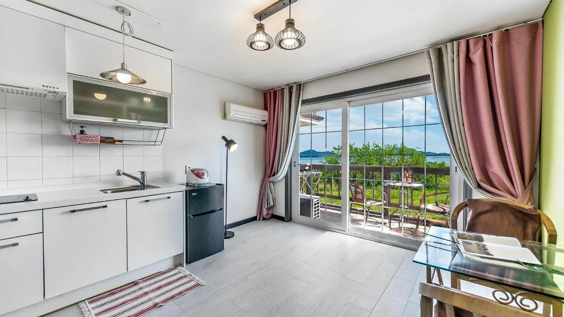 Ganghwa Rodemhouse Pension Incheon 0*,  South Korea